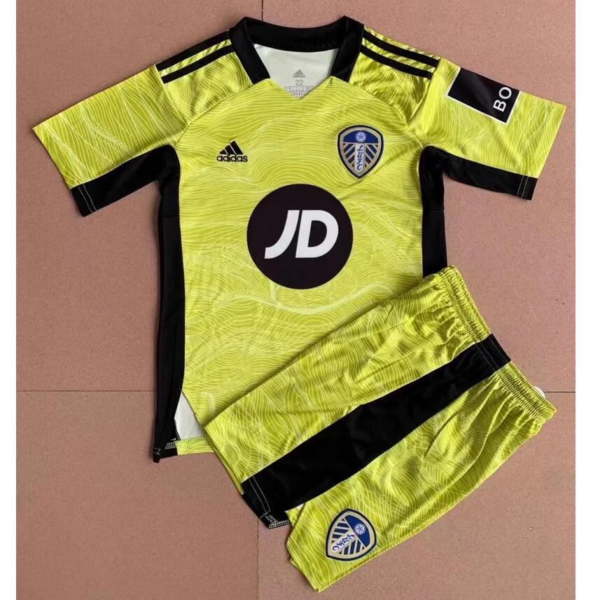 Kids Leeds United FC 2021/22 Goalkeeper Green Soccer Kits Shirt With Shorts